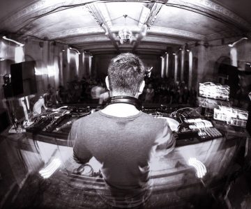 Special Guest: Mi Lu